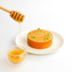 Флорален десерт с пчелен прашец, мед и лимон