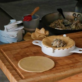 Комплект за изделия с пълнеж и пелмени