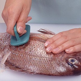 Инструмент за чистене на риба