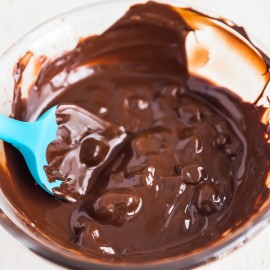 Млечен кувертюр на копчета