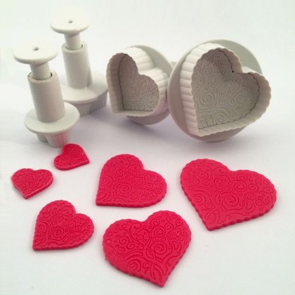 Комплект кутери с ежектор "Сърце с релеф" - 4 елемента