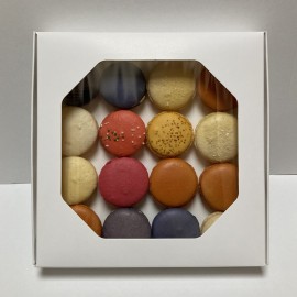 Бяла картонена кутия с прозорец - 200х200 h35мм